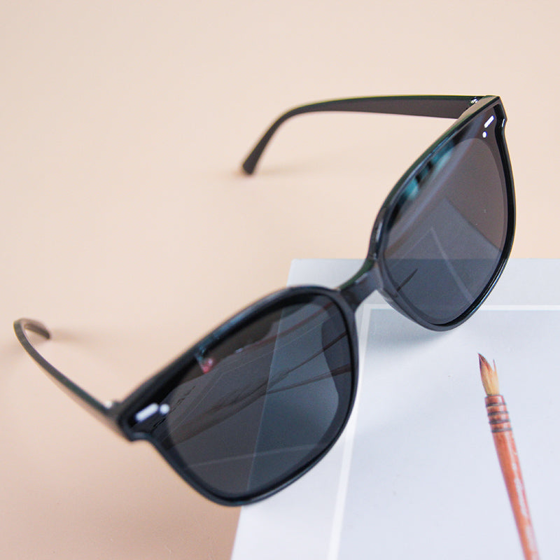 GM sunglasses (styles are random) M.45