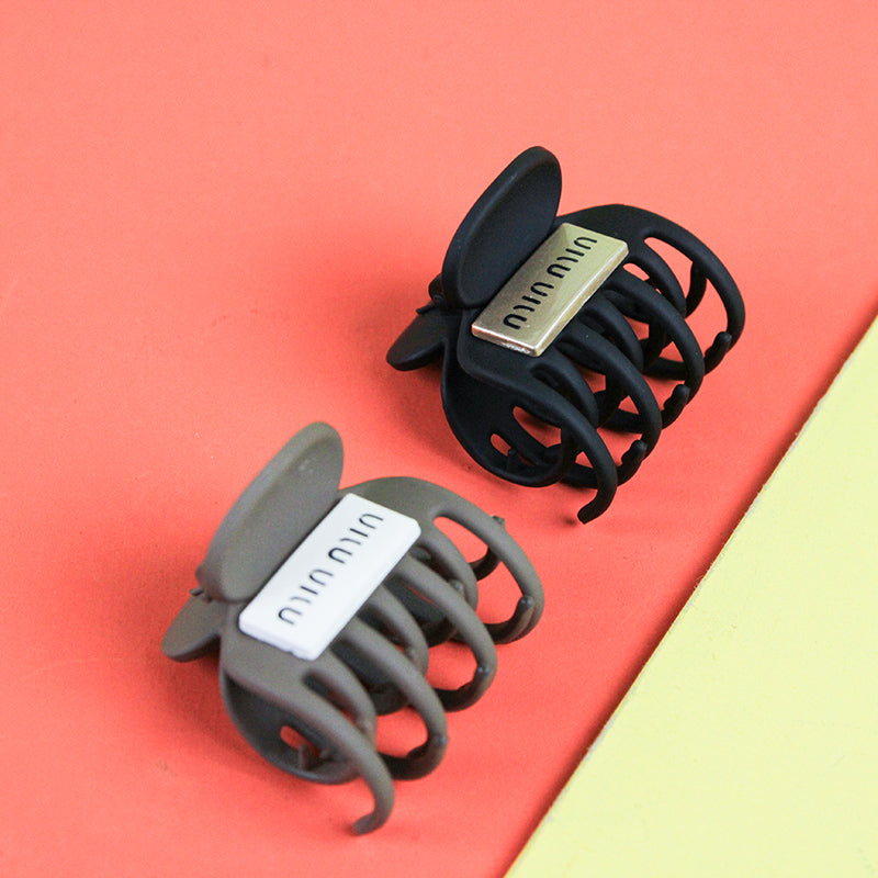 M42 Boxed Milk Tea-colored Ponytail Clips with English Accessories