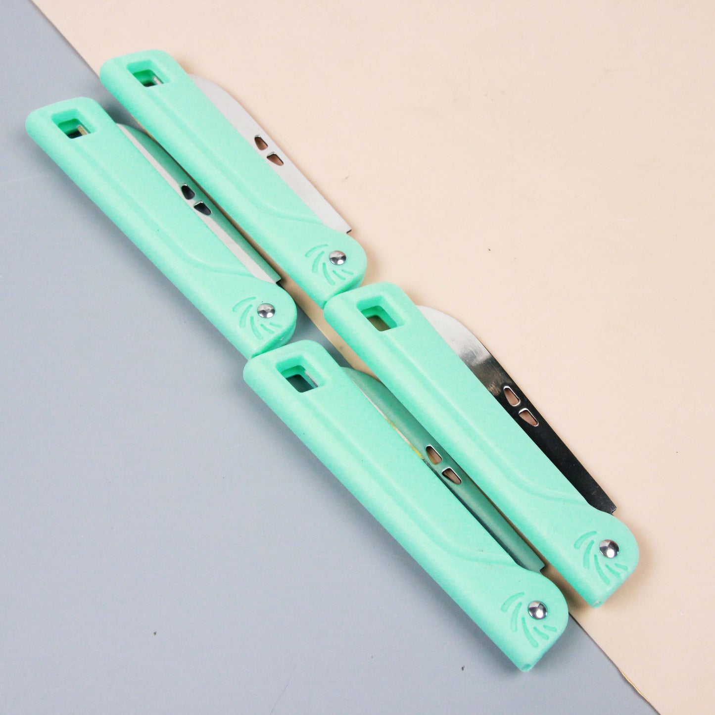 Bulk Two - hole Folding Knife M.62