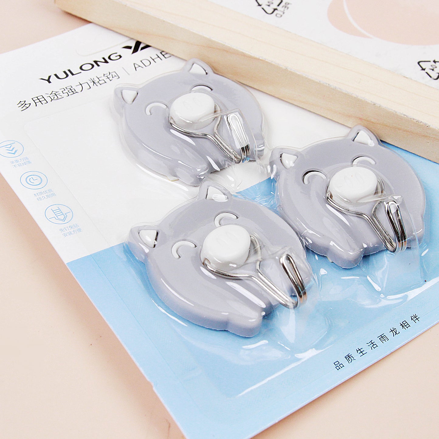 Yulong Model 8045 Adhesive Hooks - 3 Pcs Little Pig Design M.16