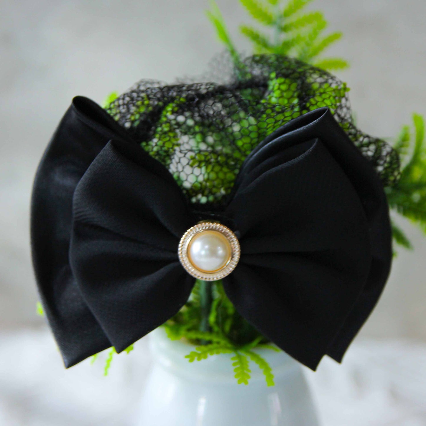 M42 Double-Layer Bowknot Pearl Hair Net (Color Randomly Assorted