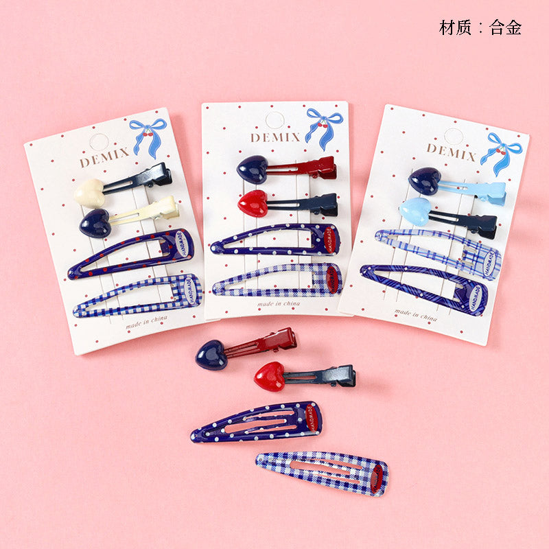 M42 Set of Alligator Clips and Bobby Pins with Heart - shaped Accessories in a Box