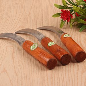 Pineapple Knife with Wooden Handle M.62