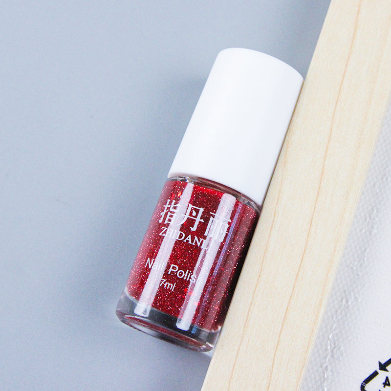 004 refers to Danli's gold nail polish M.51