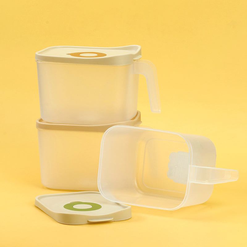 982 small sealed refrigerator storage box M.13