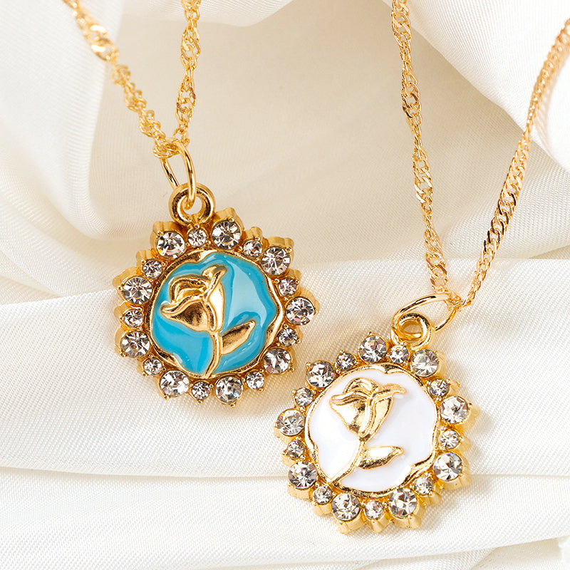 Collar de flores de oro con aceite de diamante redondo