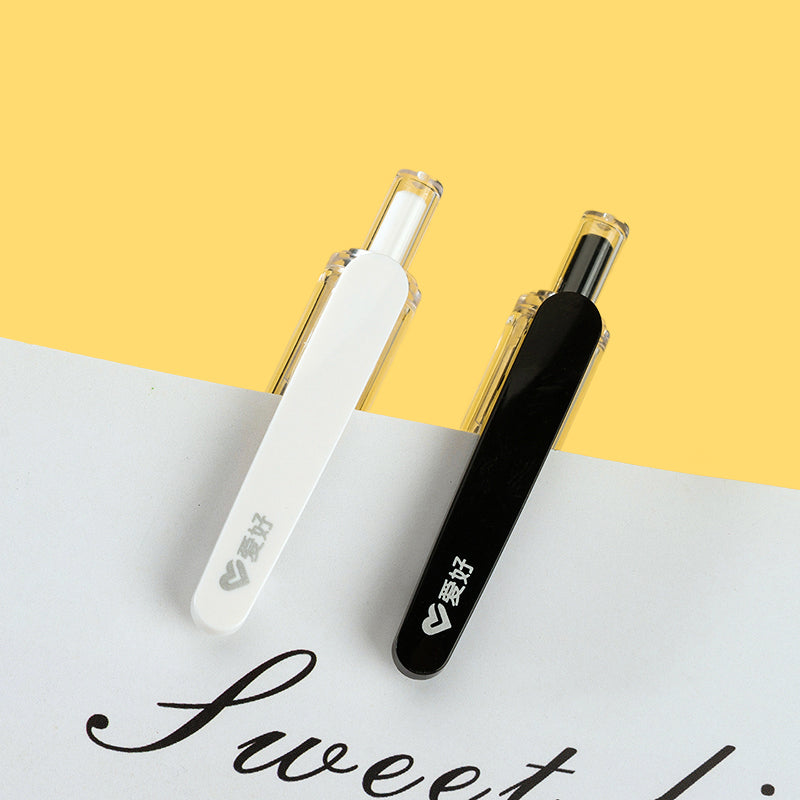 Impresionantes bolígrafos de gel Aihua Click-action n.° 2642 en expositor. Los bolígrafos de gel Aihua Click-action n.° 2642 se presentan de forma atractiva en el expositor, ofreciendo una experiencia de escritura fluida. M.82