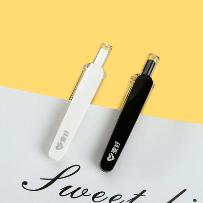 Impresionantes bolígrafos de gel Aihua Click-action n.° 2642 en expositor. Los bolígrafos de gel Aihua Click-action n.° 2642 se presentan de forma atractiva en el expositor, ofreciendo una experiencia de escritura fluida. M.82