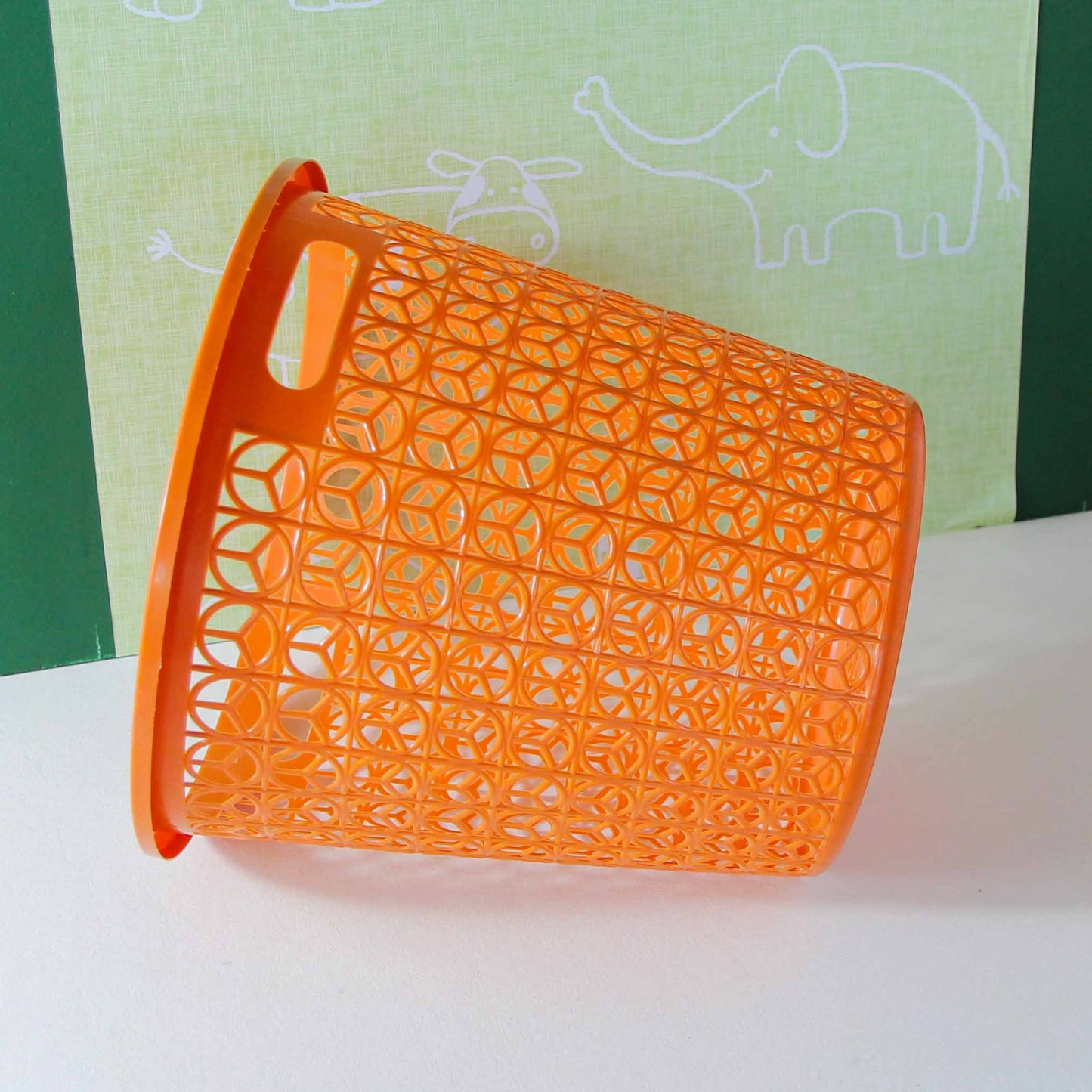 88-122 trash bin M.23