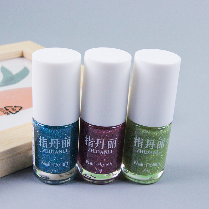 004 refers to Danli's gold nail polish M.51