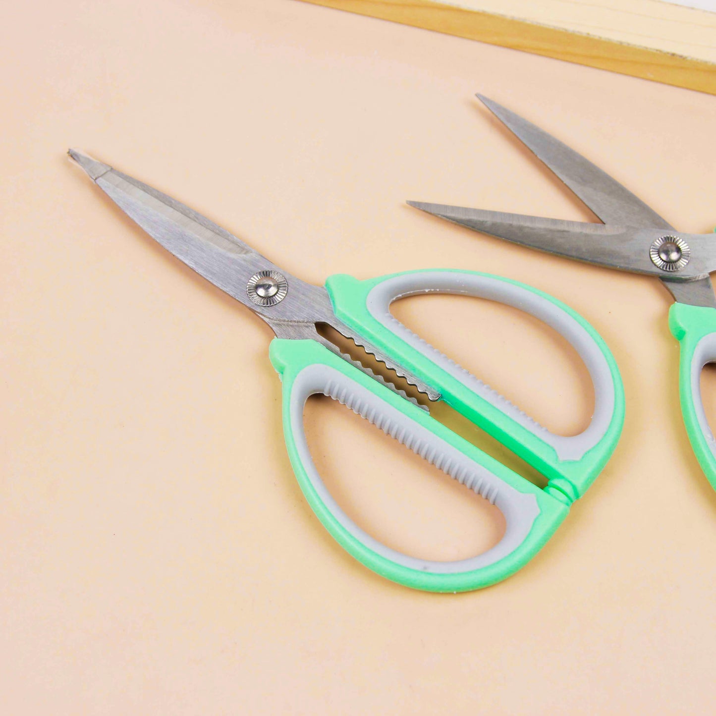 M.35 Dual - Color Scissors (Loose - packed)