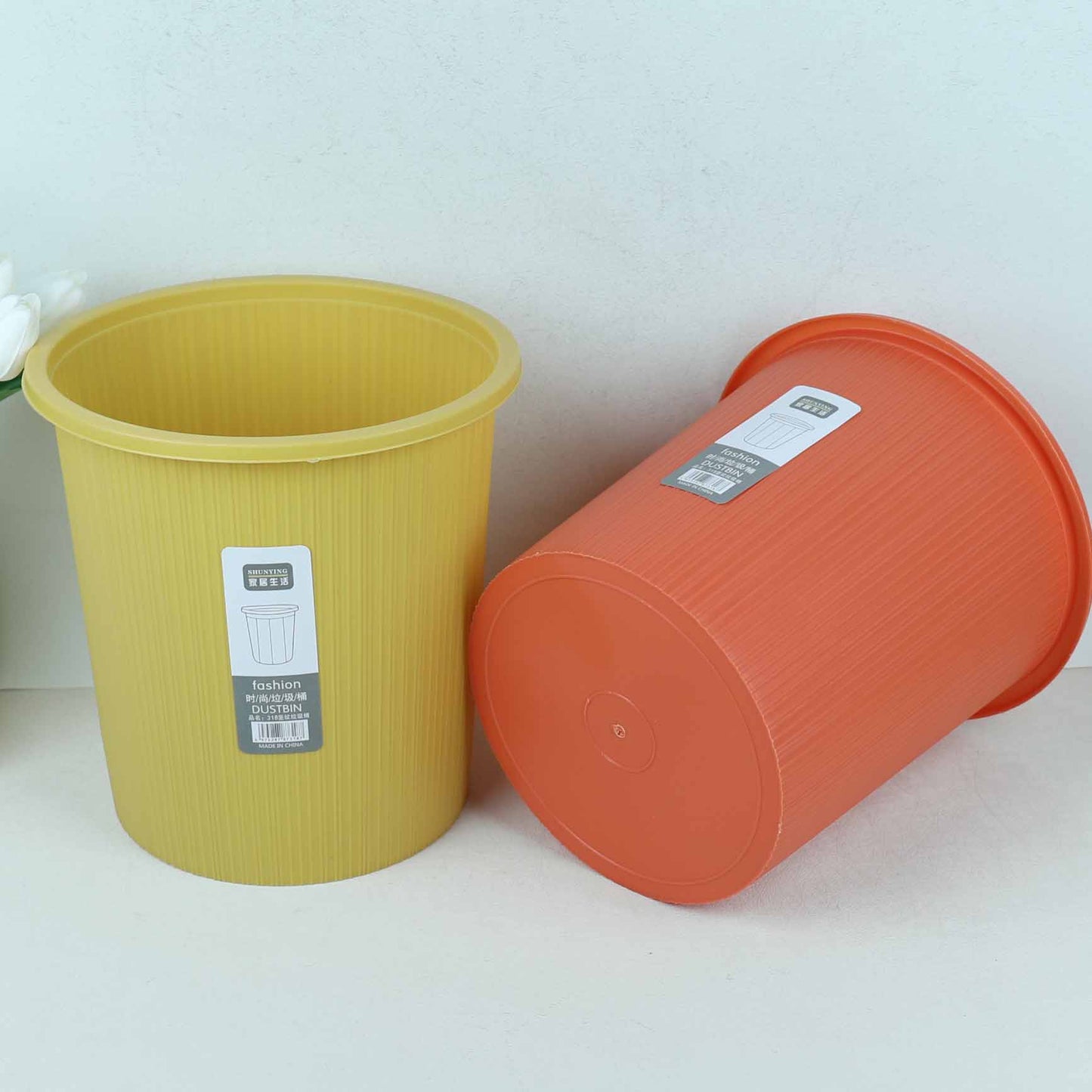 318 colored vertical strip trash can M.23