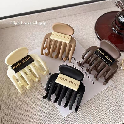 M42 Boxed Milk Tea-colored Ponytail Clips with English Accessories