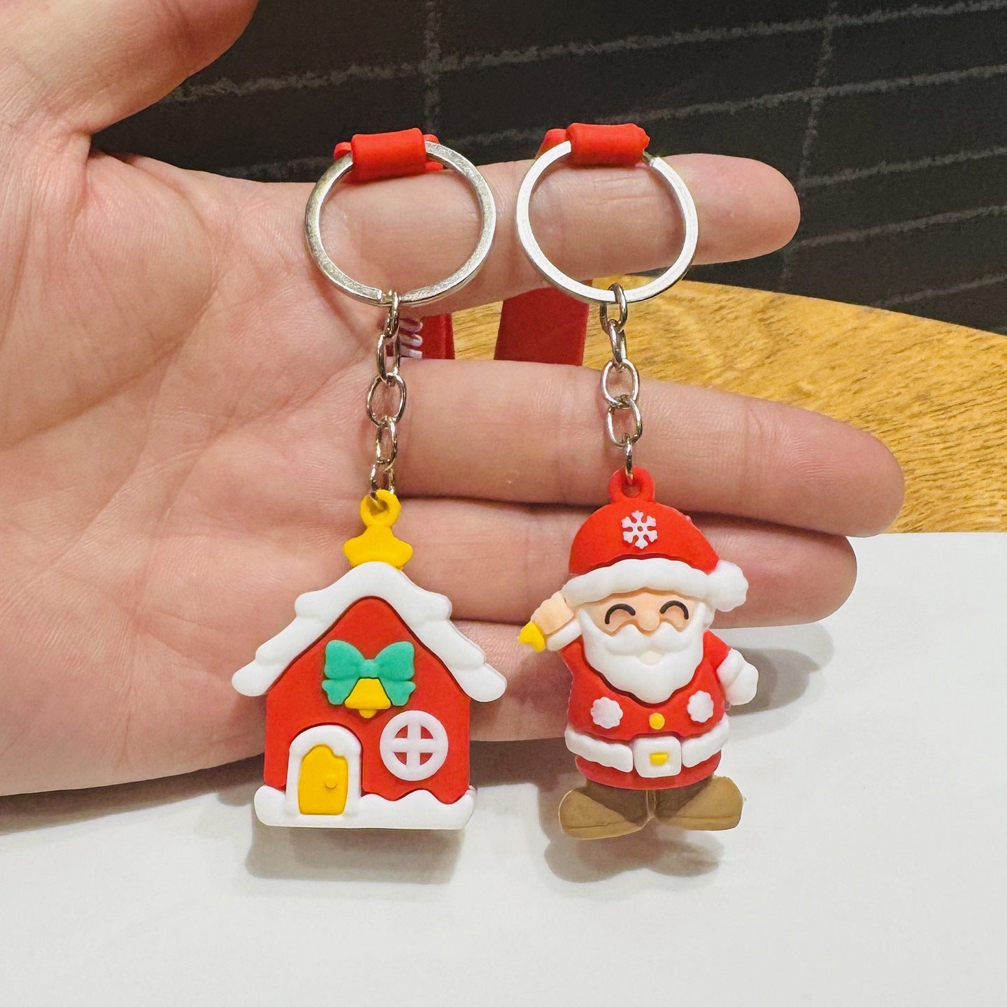 Santa Claus Doll Pendant Keychains 3D Figurines Car Key Rings Bag Charms Christmas Small Gifts M.72