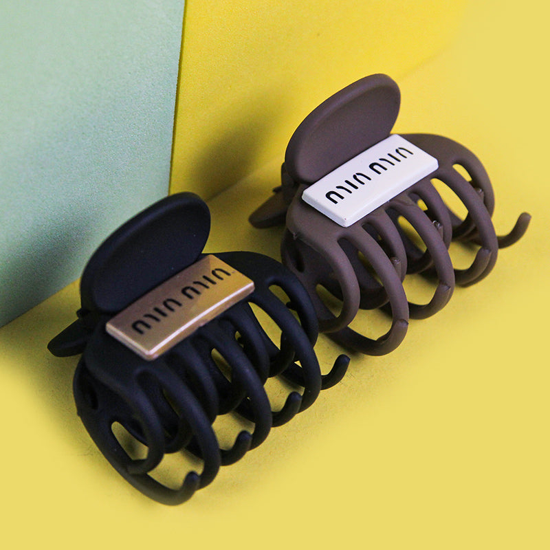 M42 Boxed Milk Tea-colored Ponytail Clips with English Accessories