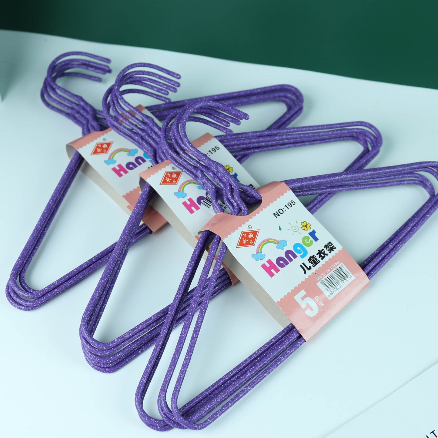 195 five children's hangers M.15