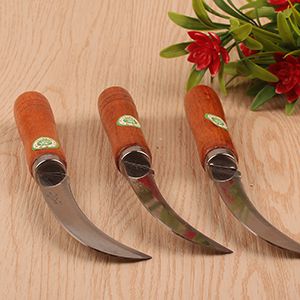 Pineapple Knife with Wooden Handle M.62