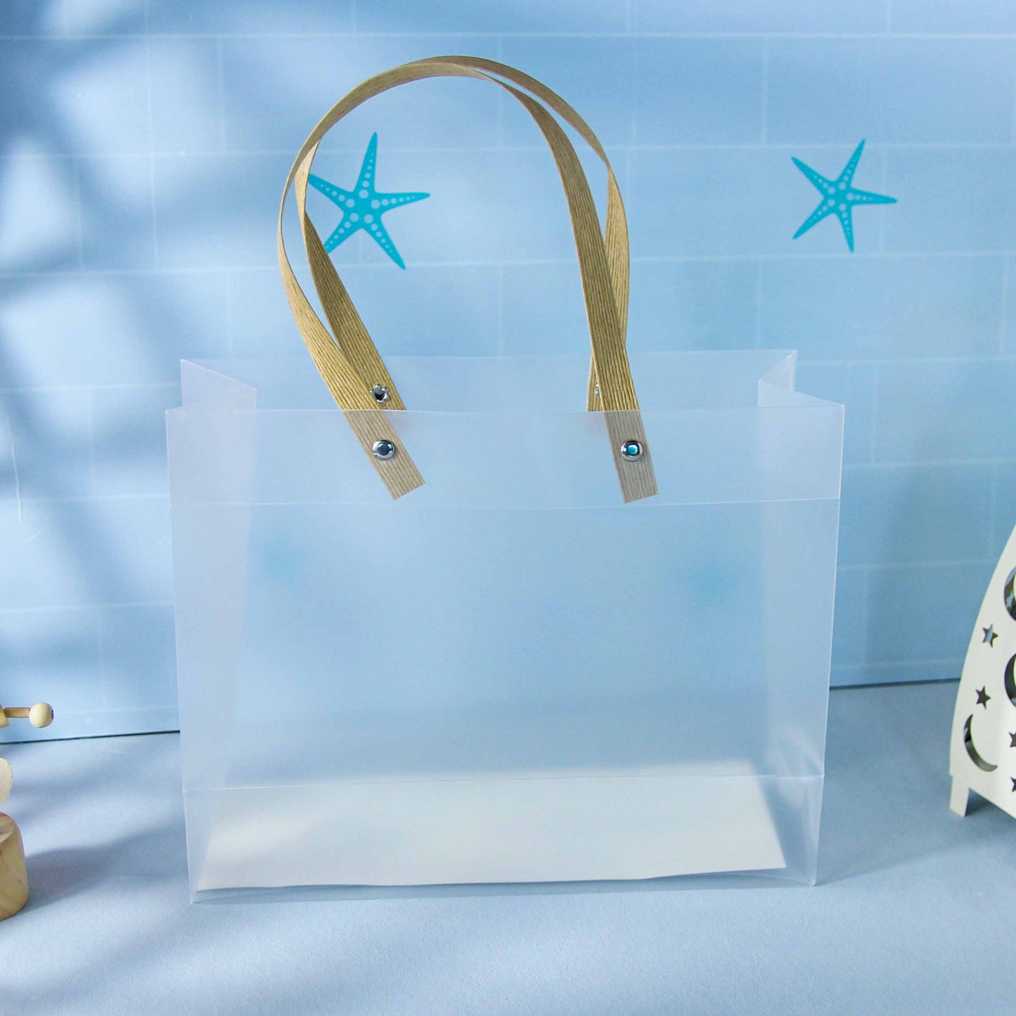 Medium-sized gift bag with transparent rivets (horizontal) M24 M.73