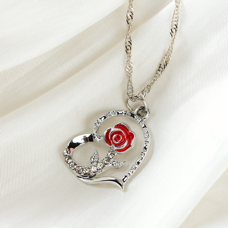 Collar con pavé de diamantes ahuecados en forma de corazón y flor M.43