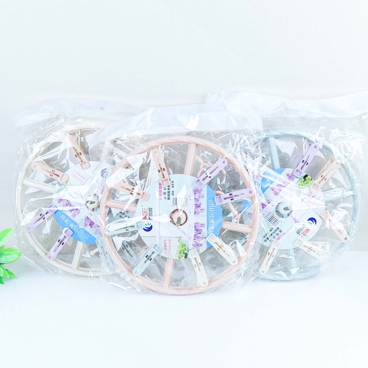 Bright Color Round Hanger M.15