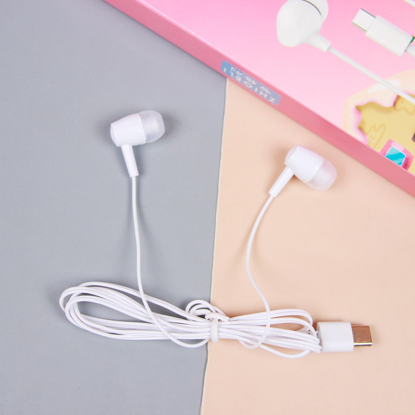 1Z06 Soft-Tipped Flat Headphone (Does Not Work with Phones Without Digital Decoding Function) A.11