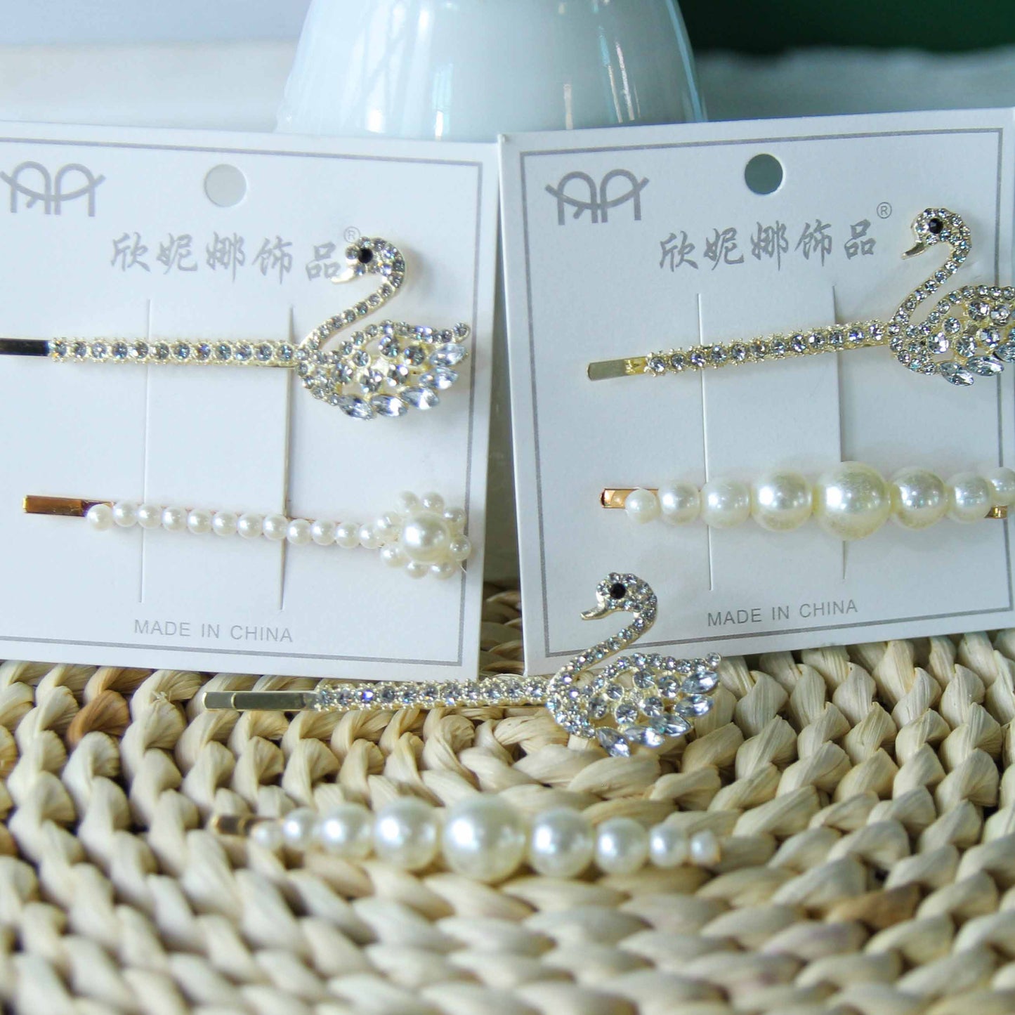 M42 Pearl and Rhinestone-studded Swan-shaped Bobby Pin Set